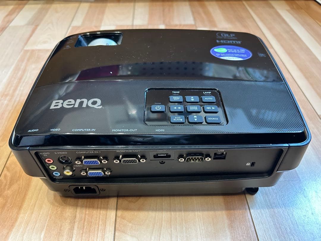 ★送料無料、動確済★使用少 BenQ プロジェクター 本体 HDMI接続　3D可