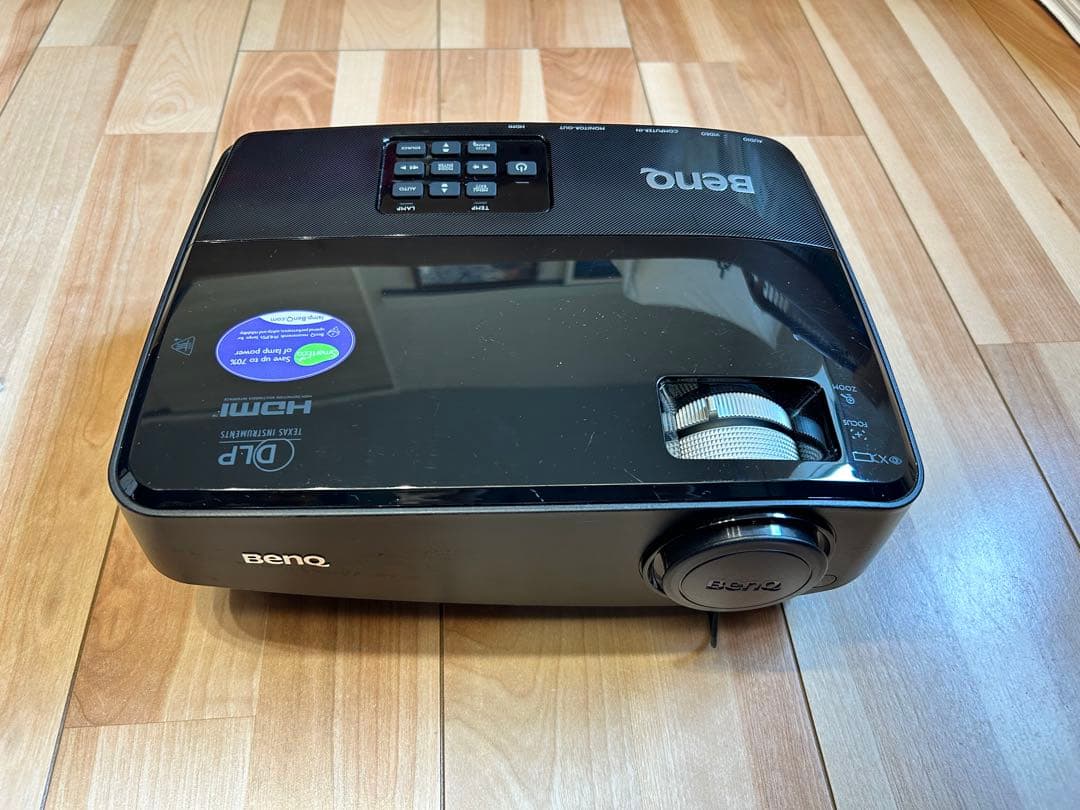 ★送料無料、動確済★使用少 BenQ プロジェクター 本体 HDMI接続　3D可