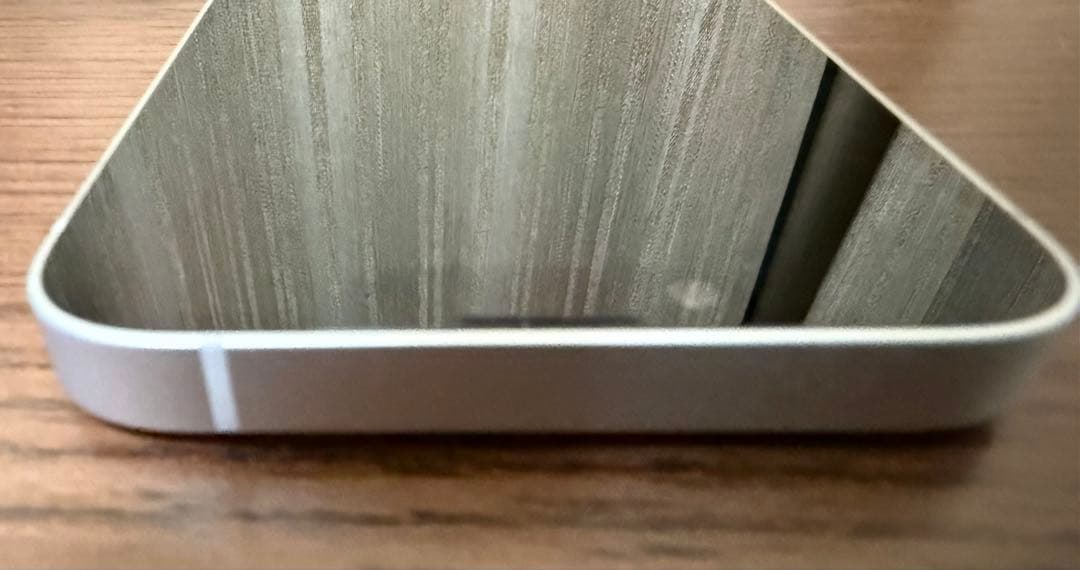 Apple iPhone 16e 本体