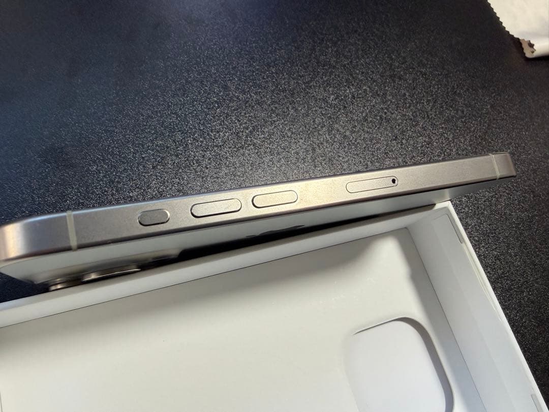 iPhone15pro 128GB ナチュラルチタニウム　美品