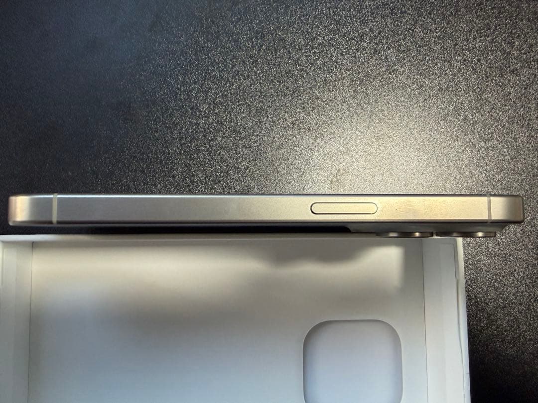 iPhone15pro 128GB ナチュラルチタニウム　美品