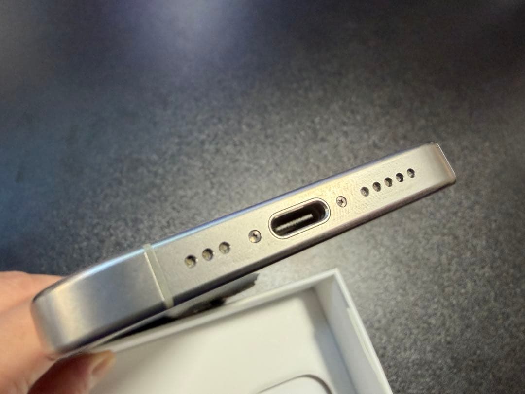 iPhone15pro 128GB ナチュラルチタニウム　美品