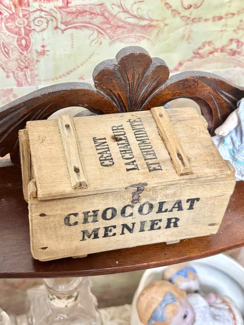 フランスアンティークCHOCOLAT MENIER ショコラメニエの木箱　最小