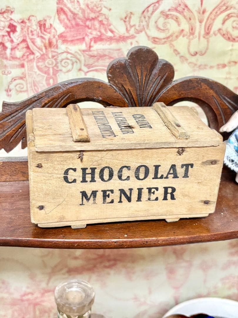 フランスアンティークCHOCOLAT MENIER ショコラメニエの木箱　最小
