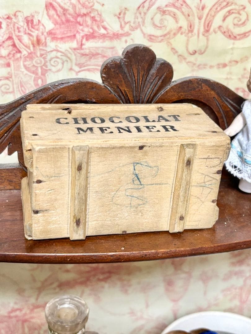 フランスアンティークCHOCOLAT MENIER ショコラメニエの木箱　最小