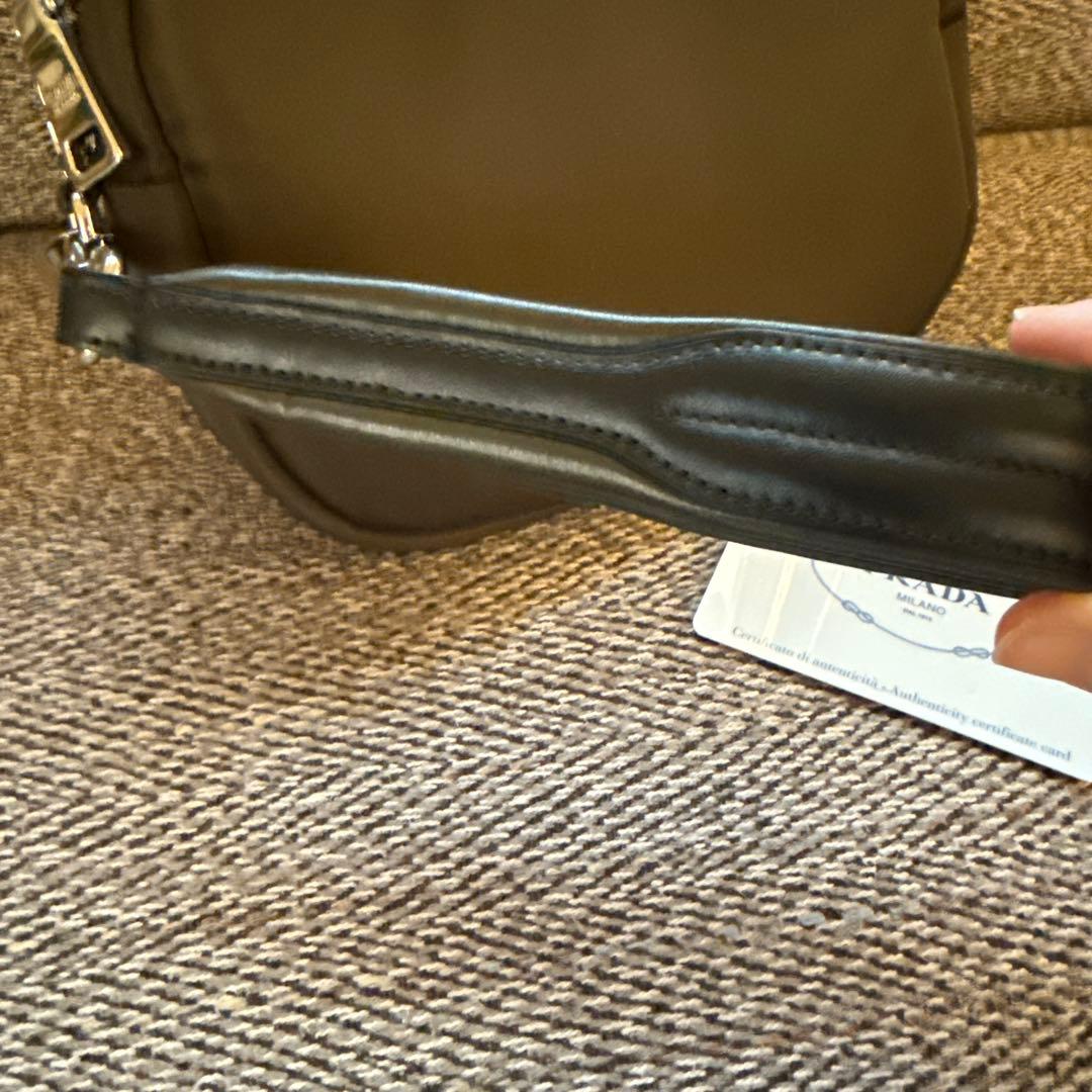 PRADA⭐️ナイロンカーゴ　クラッチ　バッグ　カーキ