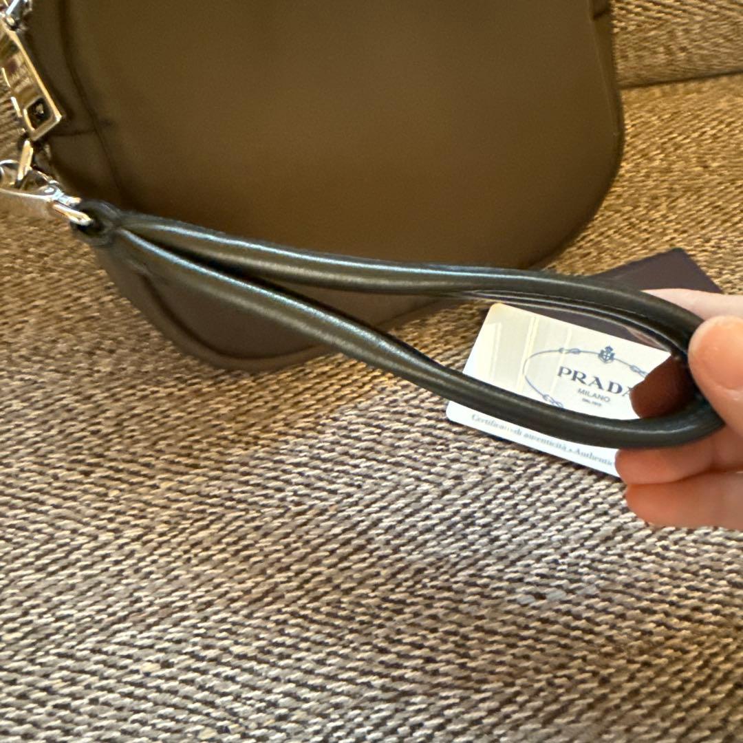 PRADA⭐️ナイロンカーゴ　クラッチ　バッグ　カーキ