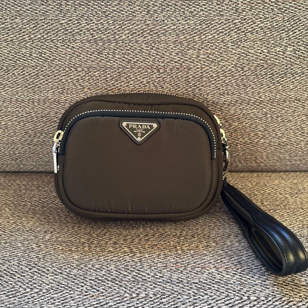 PRADA⭐️ナイロンカーゴ　クラッチ　バッグ　カーキ