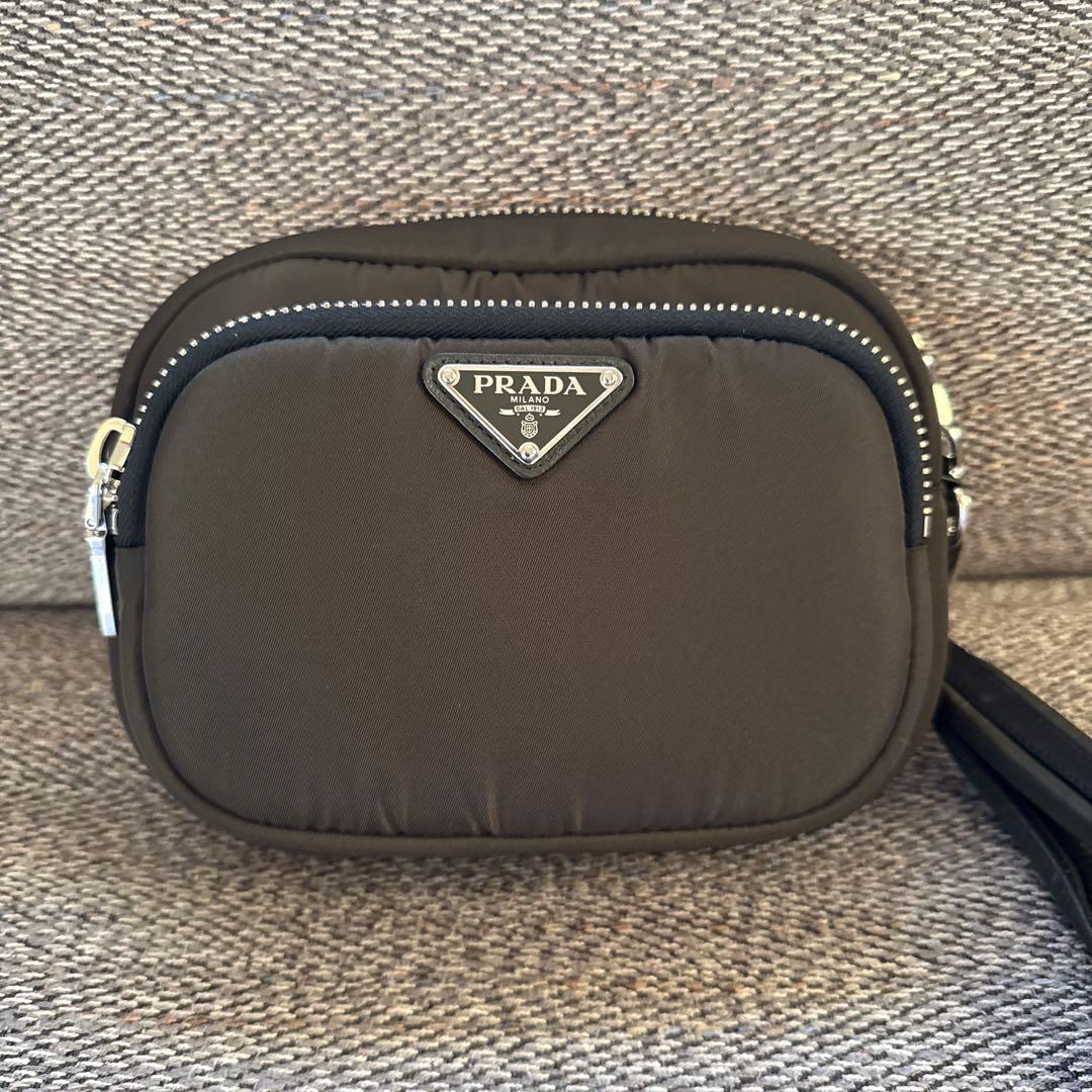PRADA⭐️ナイロンカーゴ　クラッチ　バッグ　カーキ