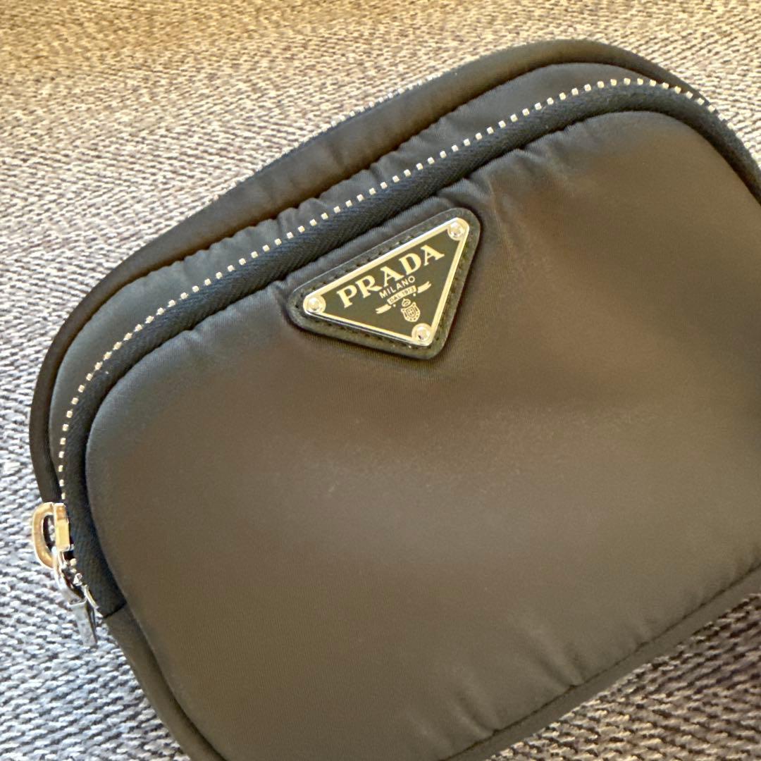 PRADA⭐️ナイロンカーゴ　クラッチ　バッグ　カーキ