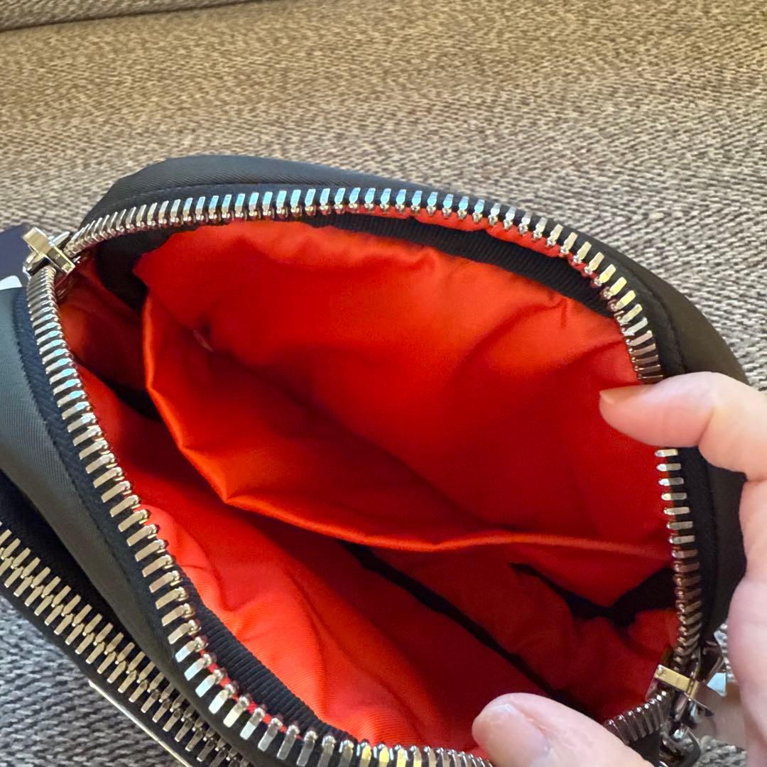 PRADA⭐️ナイロンカーゴ　クラッチ　バッグ　カーキ