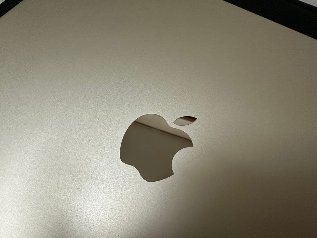 MacBook Air M2 8GB 15インチ