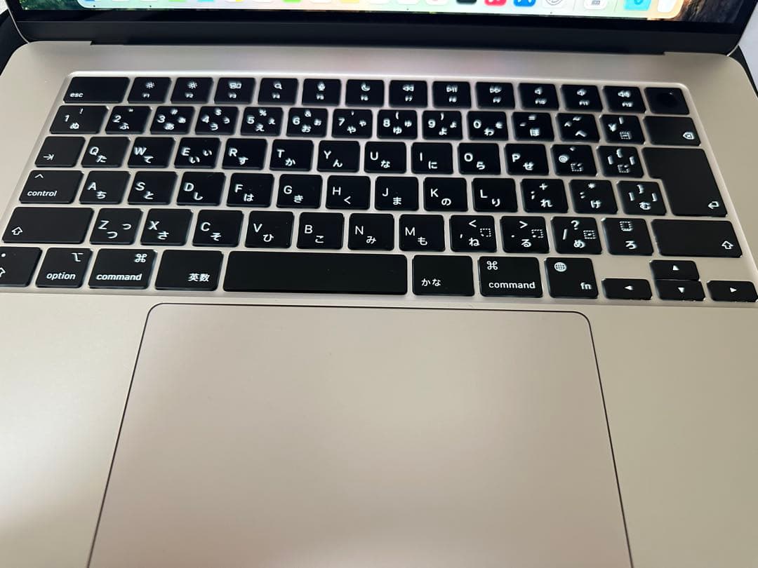 MacBook Air M2 8GB 15インチ