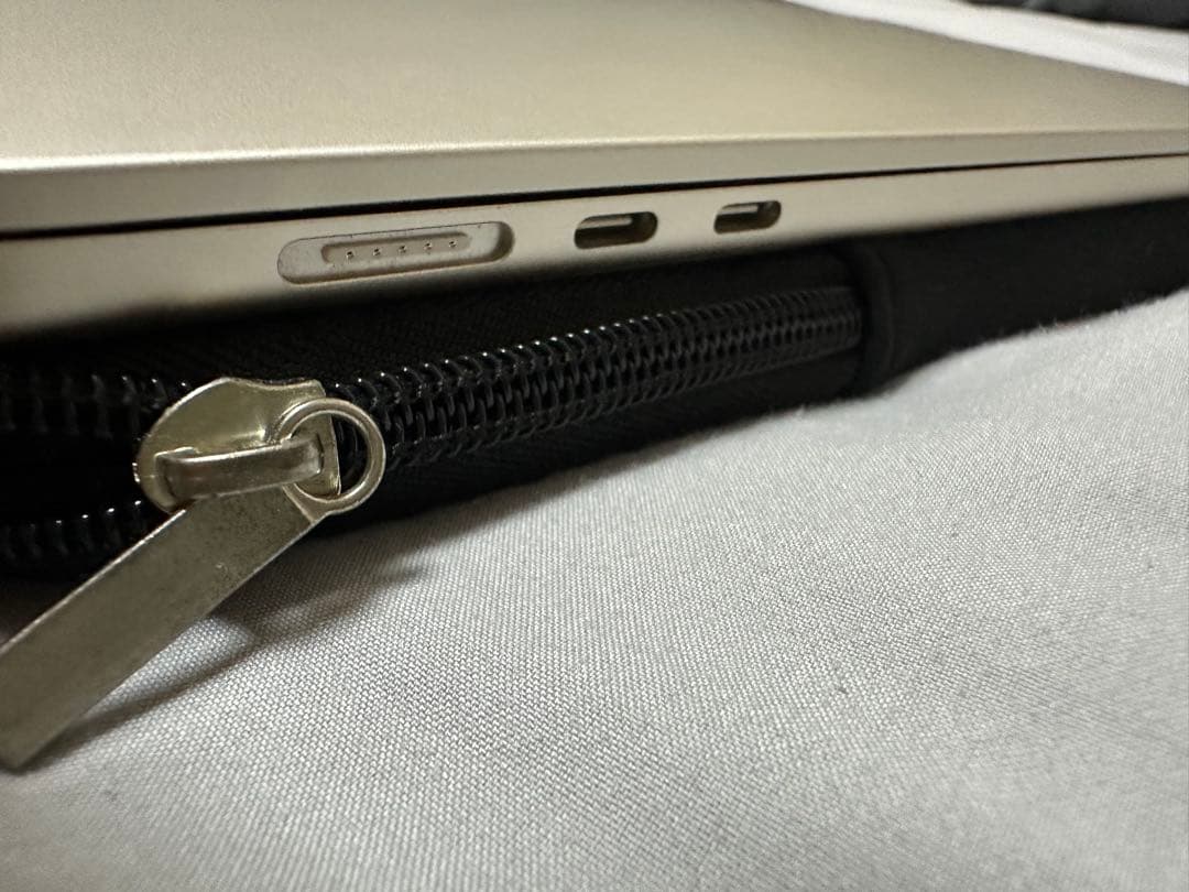 MacBook Air M2 8GB 15インチ