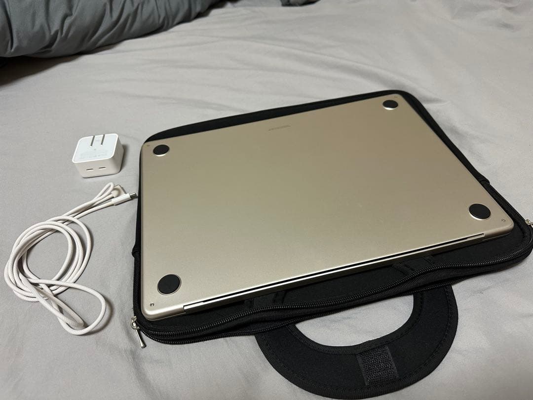 MacBook Air M2 8GB 15インチ