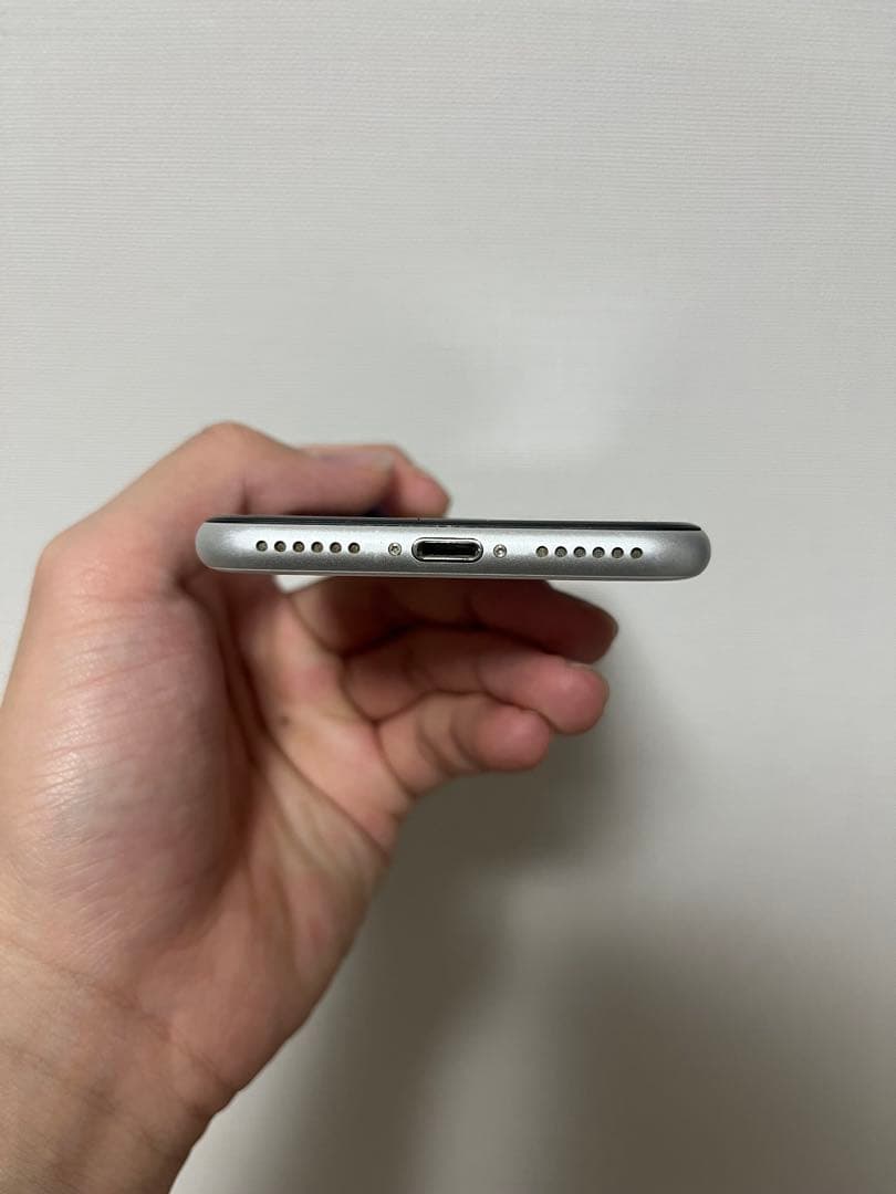 iPhoneSE 64GB 本体のみ　初期化済み