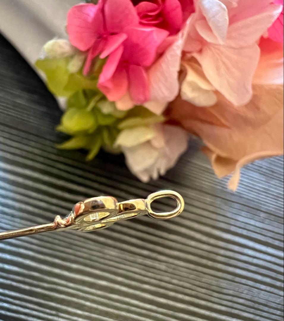 【値下げ】18金花モチーフの金色鍵チャームペンダントタップセール❣️