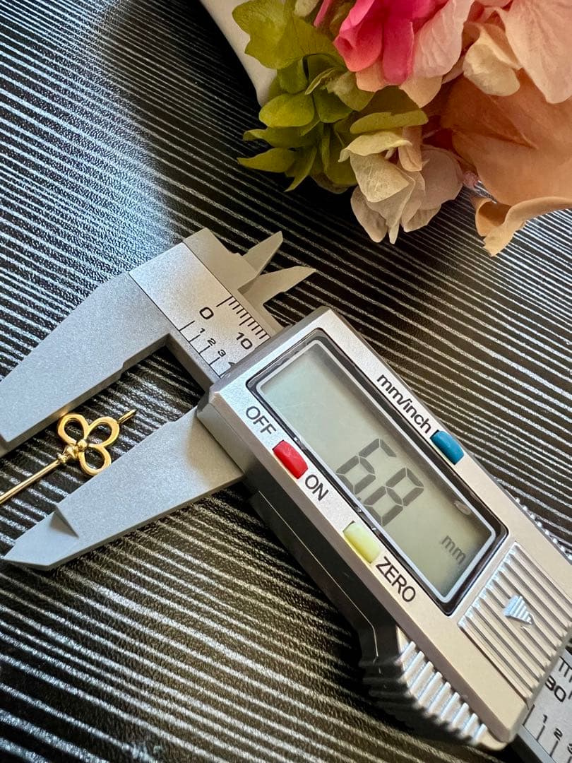 【値下げ】18金花モチーフの金色鍵チャームペンダントタップセール❣️