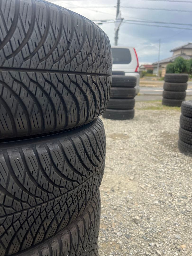 ヨコハマ　ブルーアース　4S aw21 215/60r17 24年製　バリ山