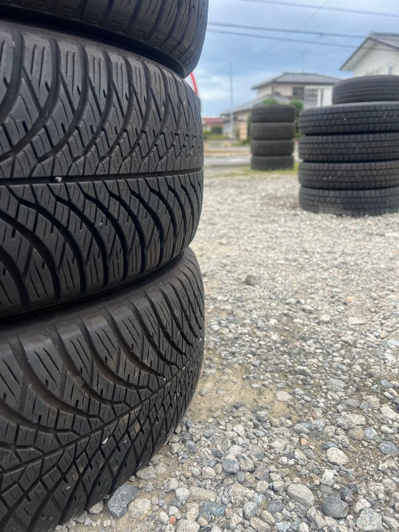 ヨコハマ　ブルーアース　4S aw21 215/60r17 24年製　バリ山