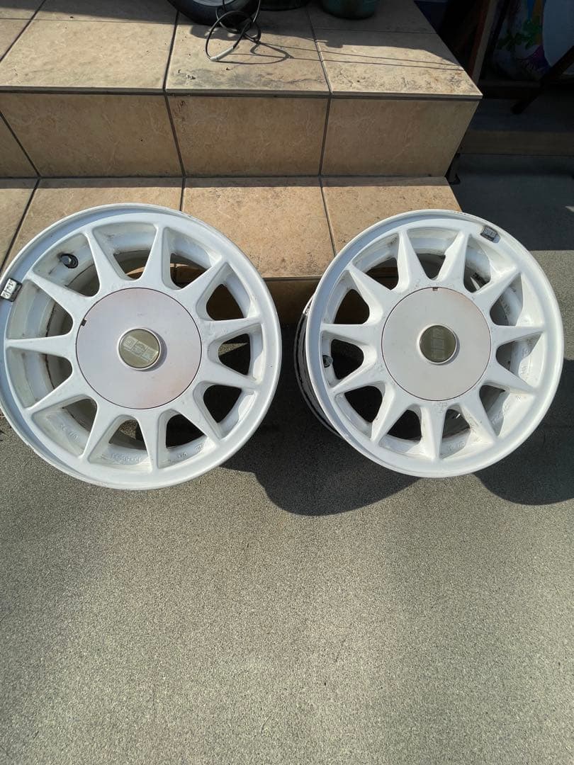 13インチ　pcd100 4穴