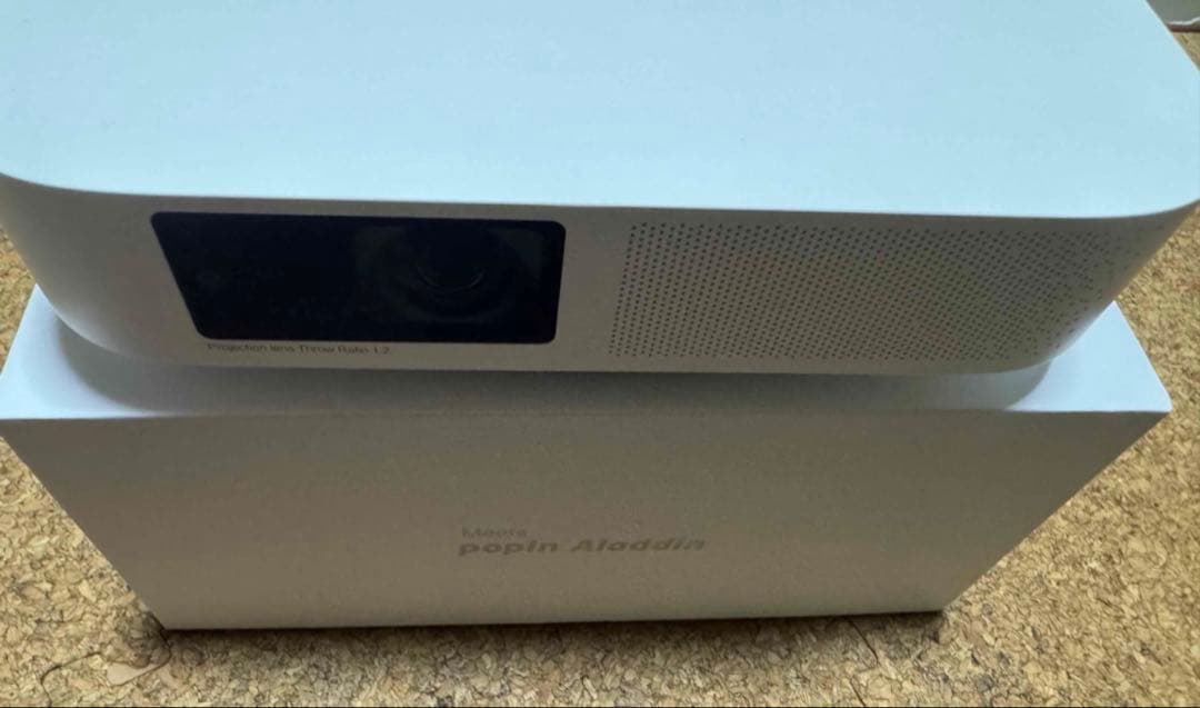 送料込み美品Z6Polar Meets popIn Aladdinプロジェクター