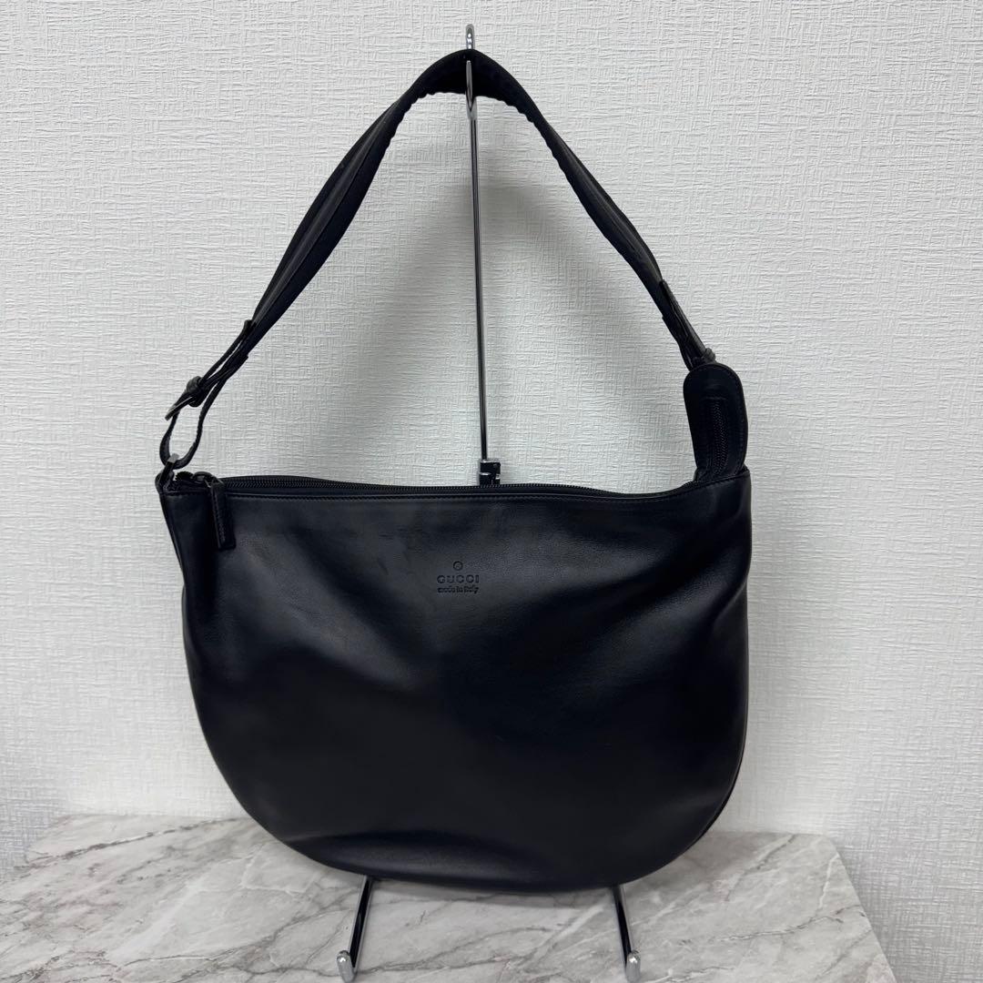 ✨GUCCI✨グッチ✨ブラック✨レザー✨ロゴエンボス✨セミショルダーバッグ✨