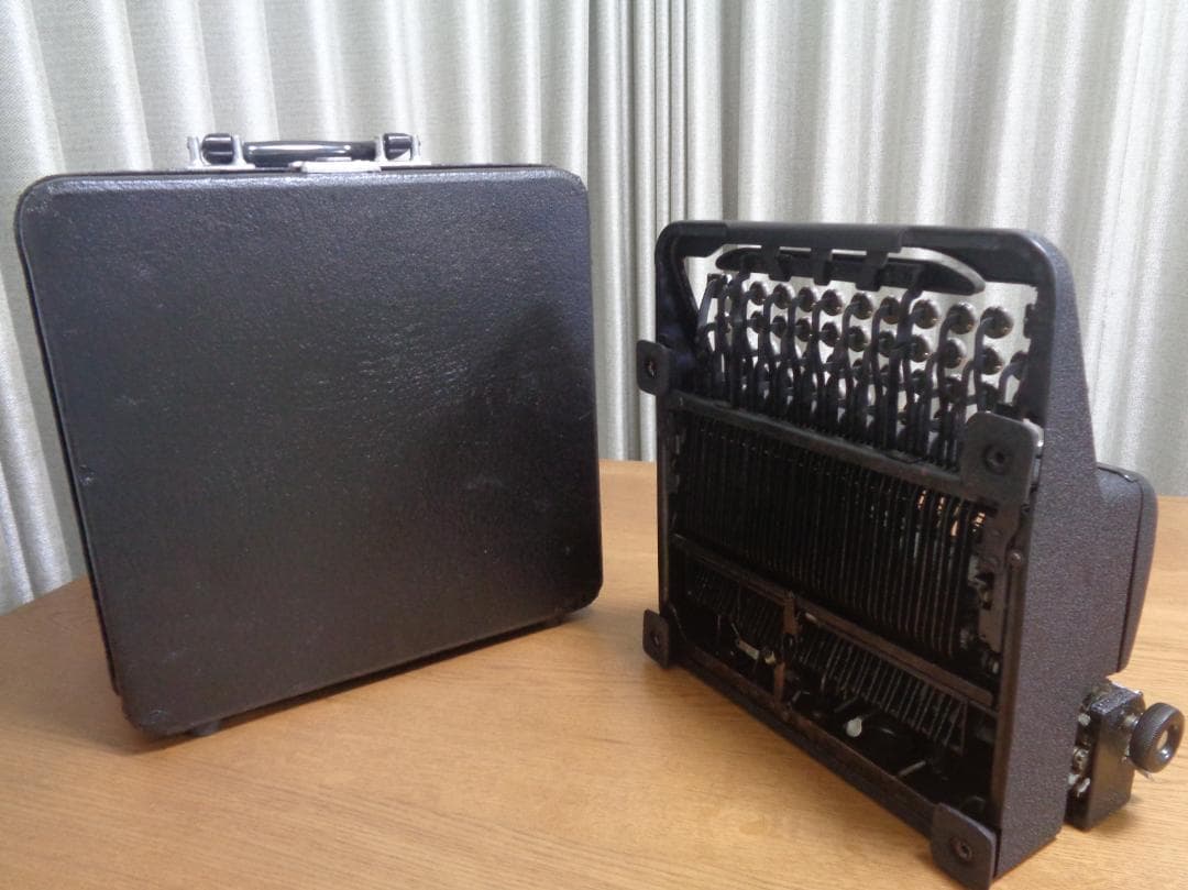 実働品　 ARROW ロイヤルタイプライター 1946年製