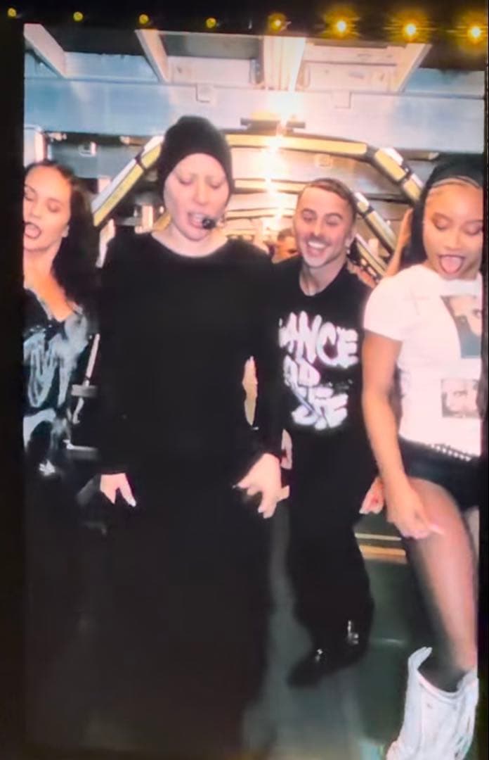 (新品)レディーガガ VIP 踊るか死ぬかTシャツ S〜最安値〜