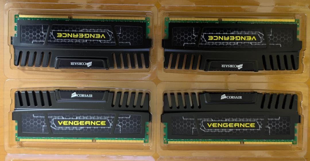 CORSAIR VENGEANCE 32GB DDR3-1600MHz メモリ
