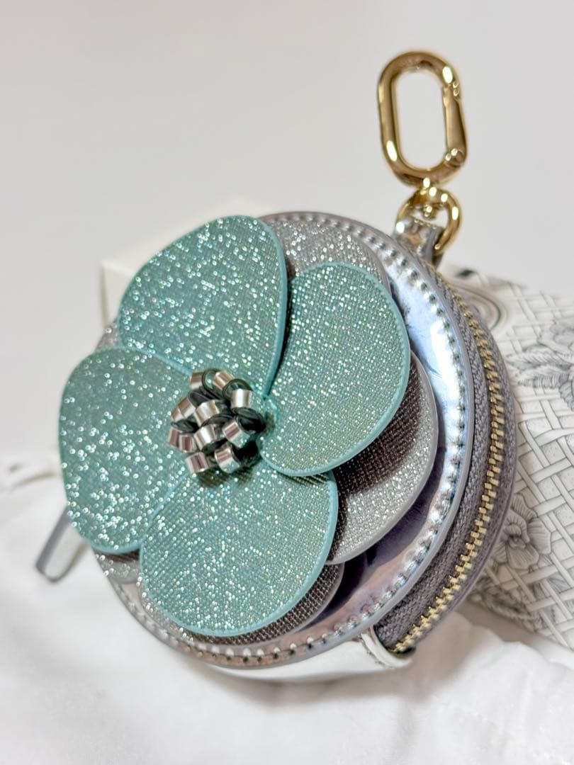 【新品未使用】FURLA 花モチーフ ケース 小物入れ