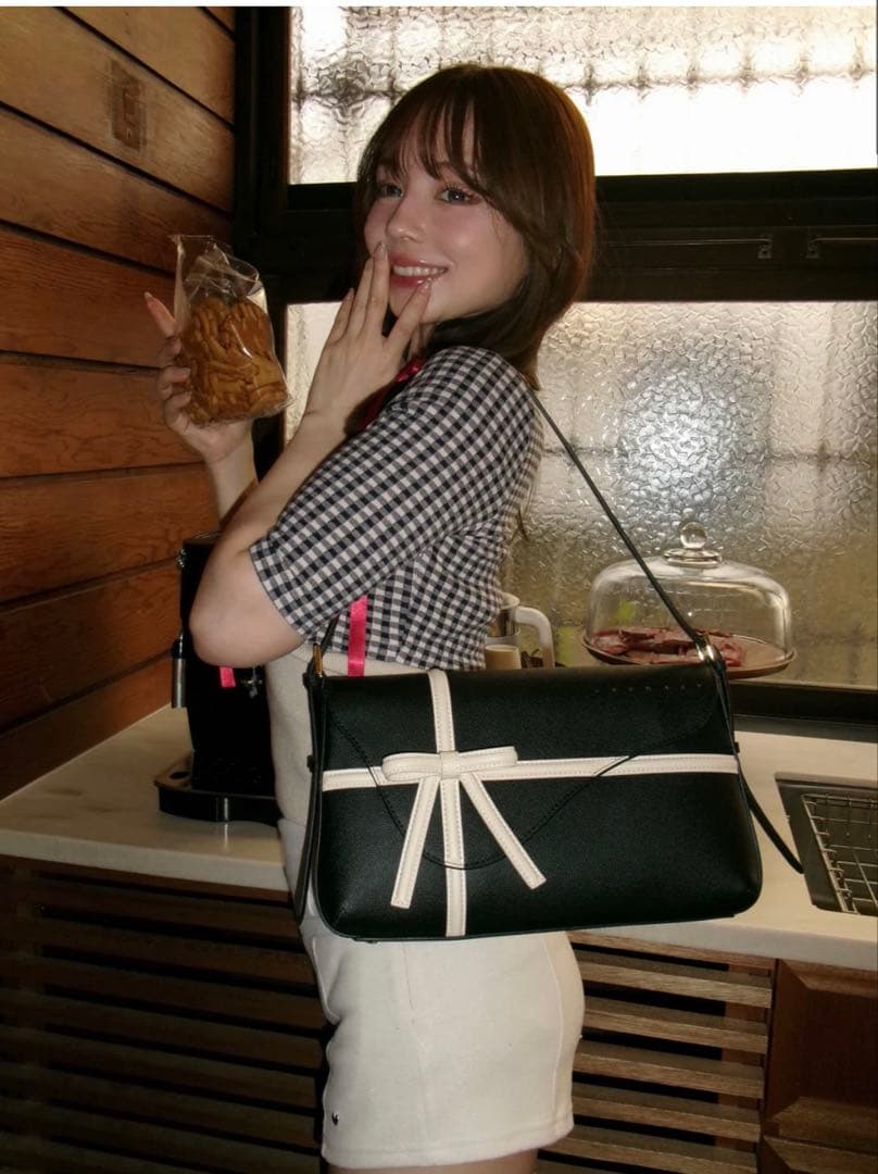 バッグ BLK ANDMARY VALENTINE RIBBON LEATHER BAG