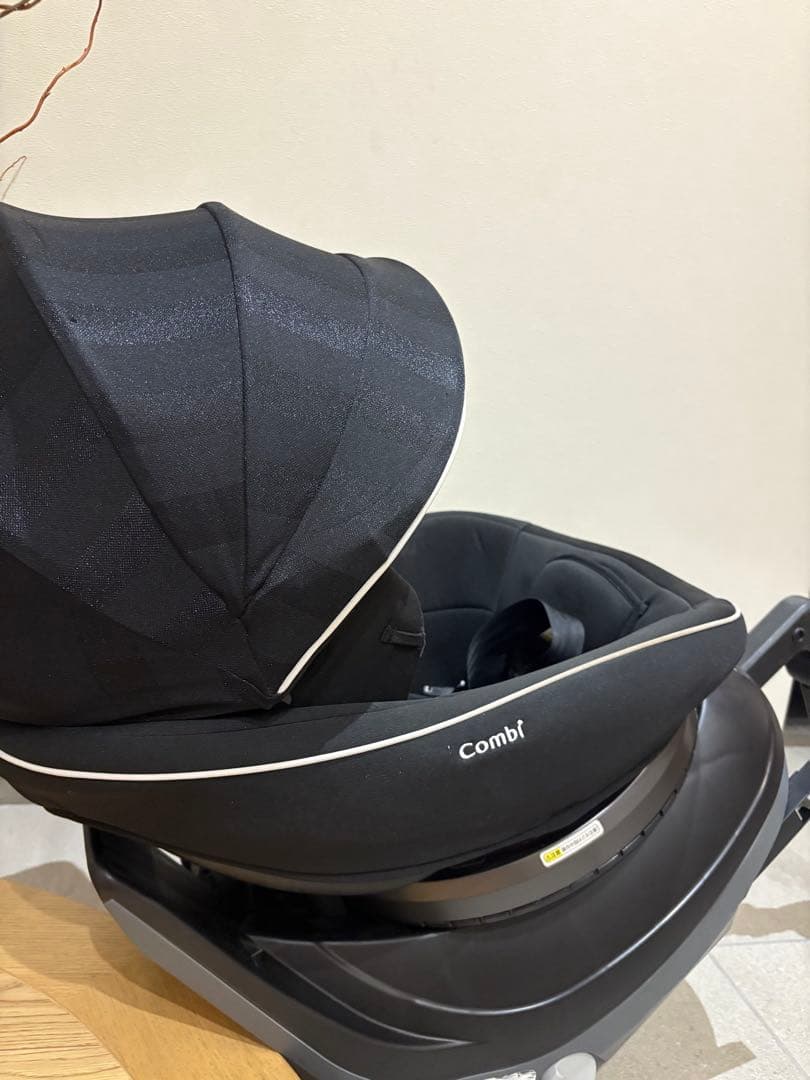 Combi 回転式チャイルドシート ブラック