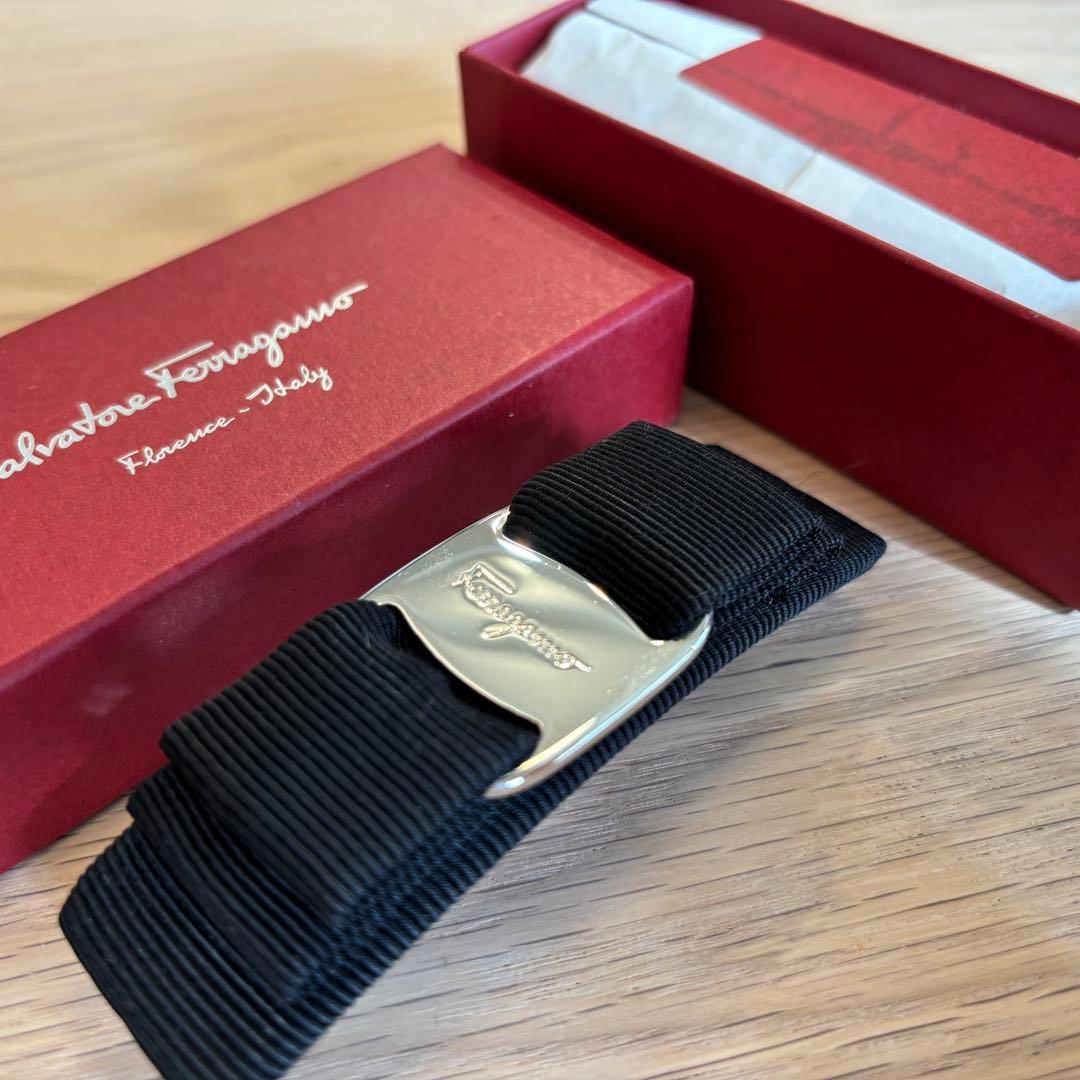 Salvatore Ferragamo ブラック×シルバー バレッタ