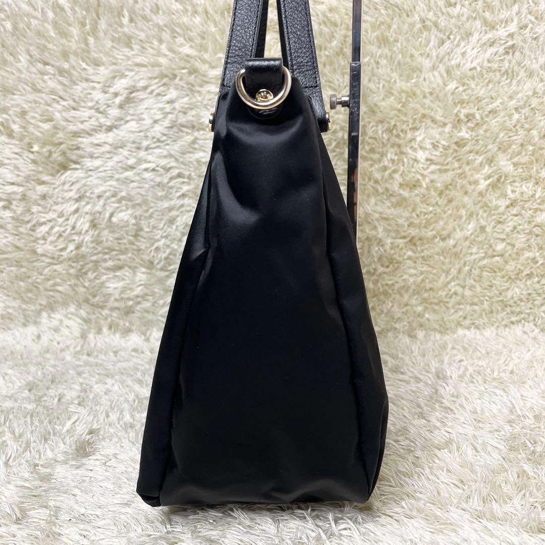 ★完売品★ラシット今期A4入るポケット多数三層構造メタルロゴ2wayバッグ