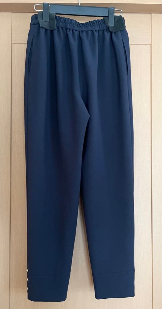未使用品♡Reneルネ♡スリムパンツ ネイビー ビジューボタン付き 36