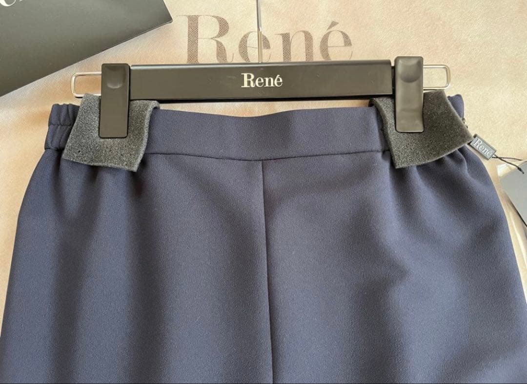 未使用品♡Reneルネ♡スリムパンツ ネイビー ビジューボタン付き 36