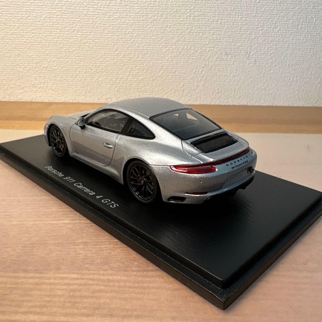 スパーク　ポルシェ　911 カレラ 4 gts 1/43 ミニカー　シルバー