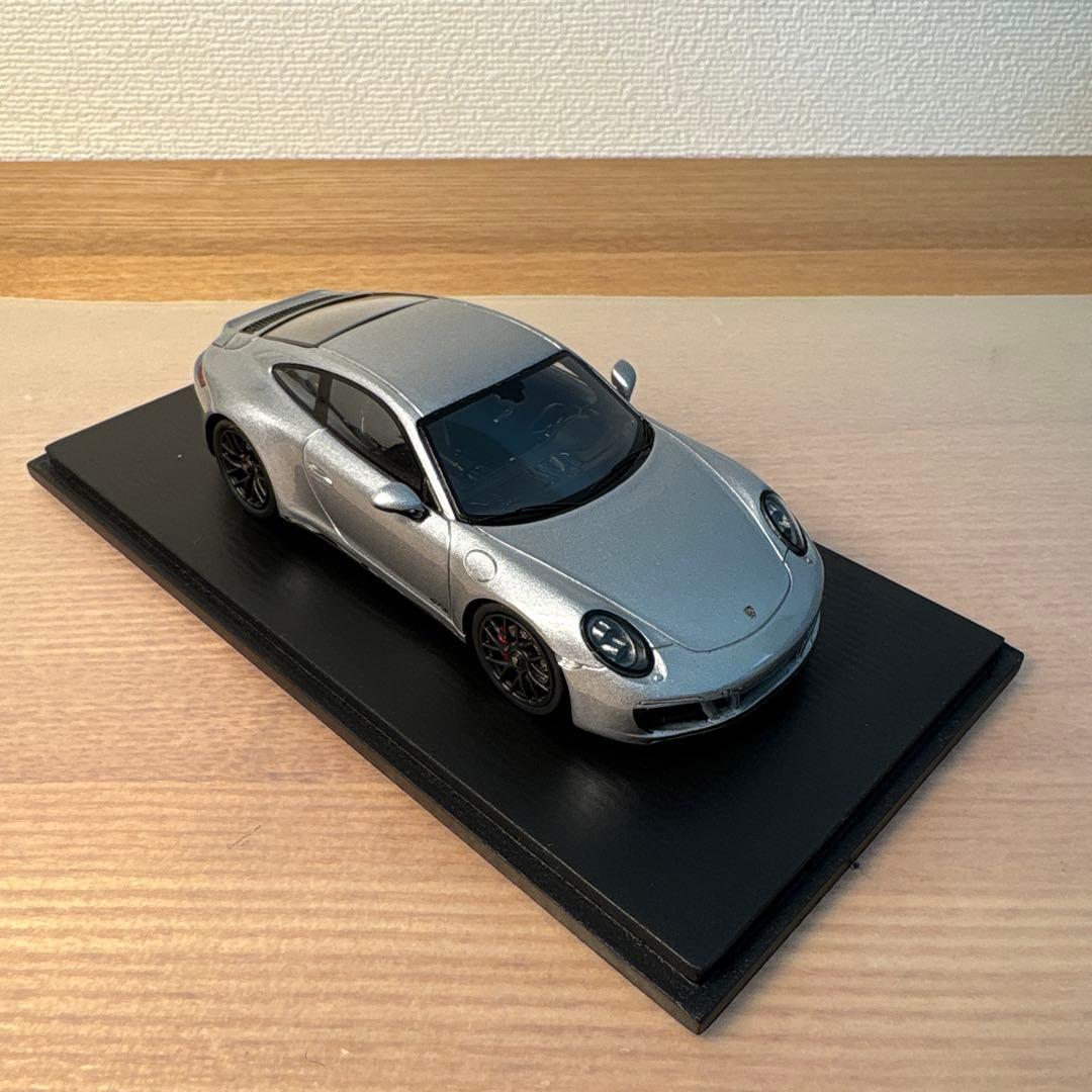 スパーク　ポルシェ　911 カレラ 4 gts 1/43 ミニカー　シルバー