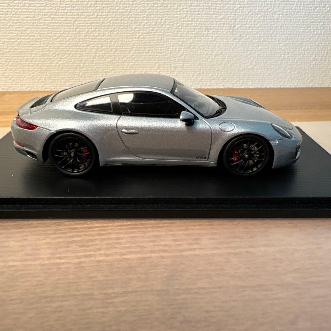 スパーク　ポルシェ　911 カレラ 4 gts 1/43 ミニカー　シルバー