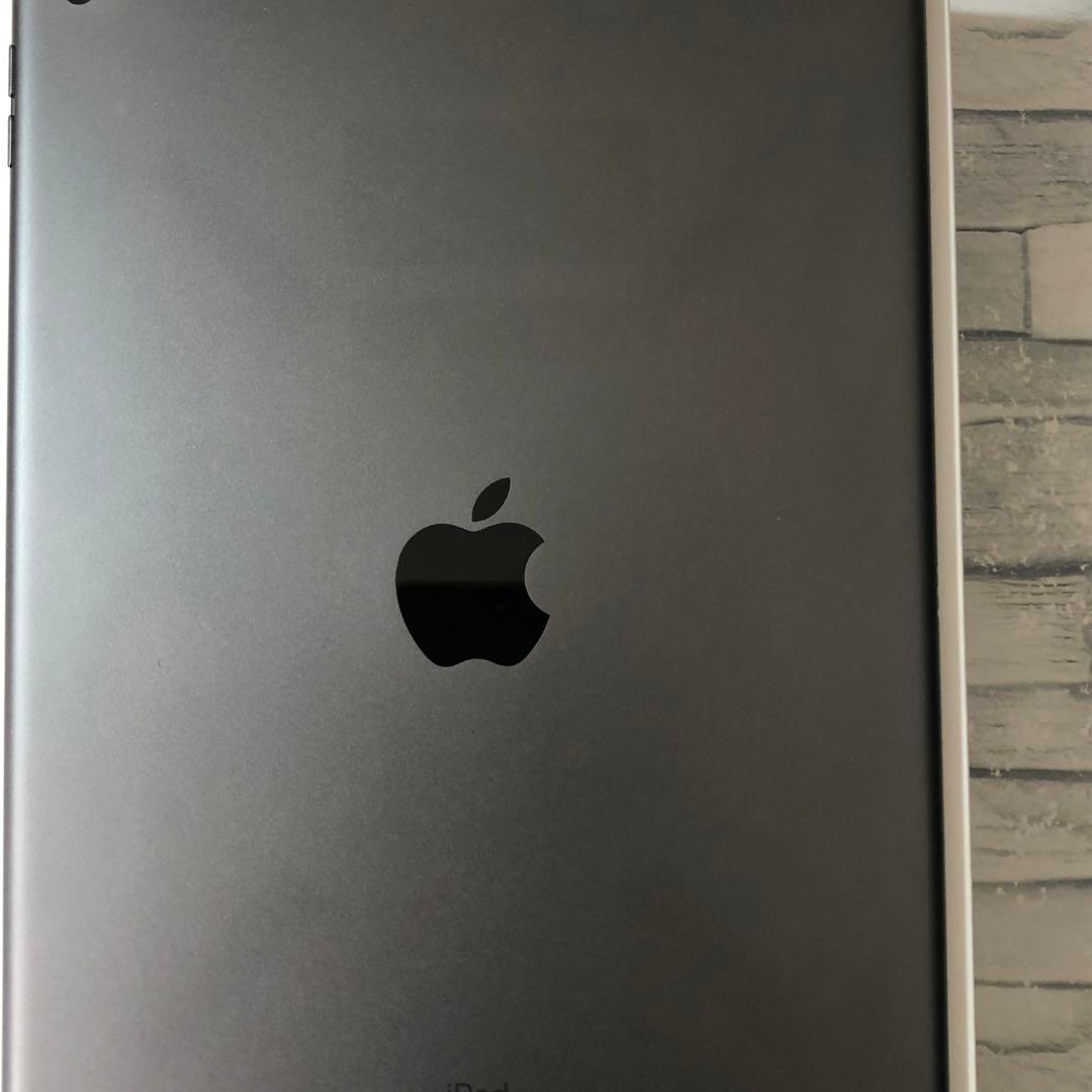 iPad 第7世代 32GB wifiモデル 付属品完備　管理番号：238