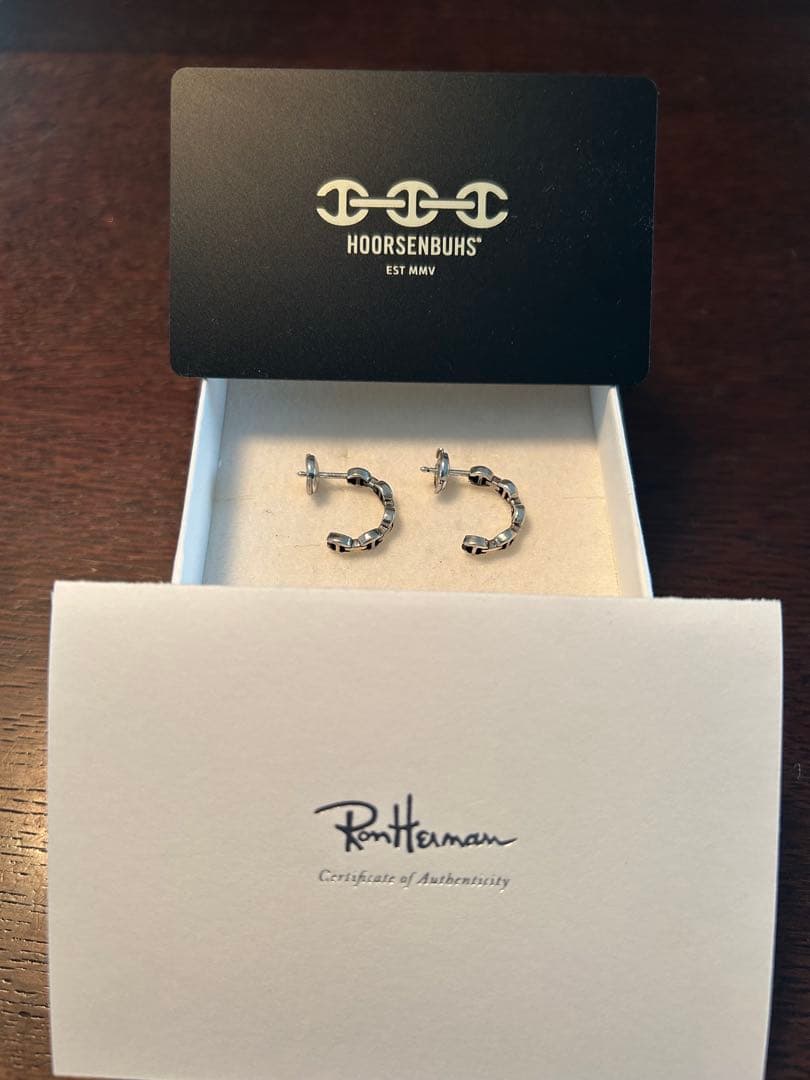 アクセサリー HOORSENBUHS MICRO CRESCENT EARRINGS