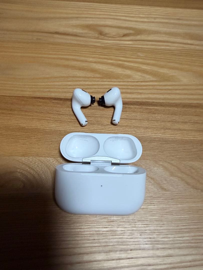 AirPods Pro 本体 充電ケース付き ホワイト