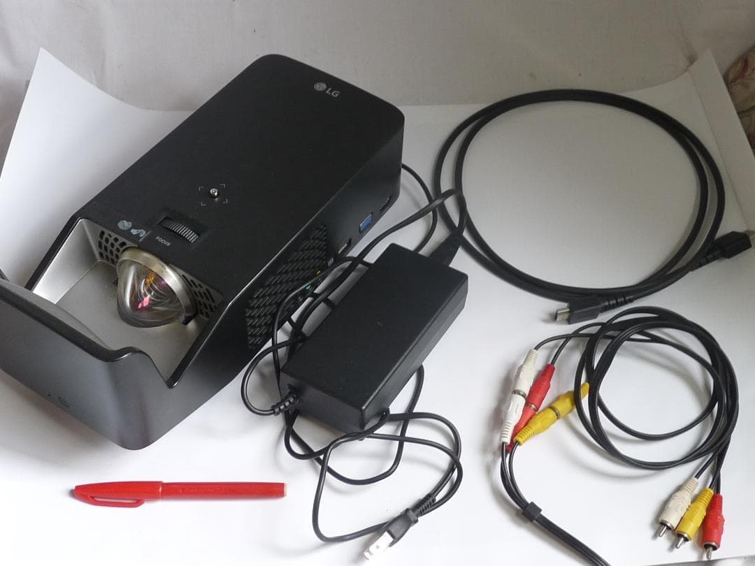 アイランドさま専用　ジャンク　LG 超単焦点LEDプロジェクター