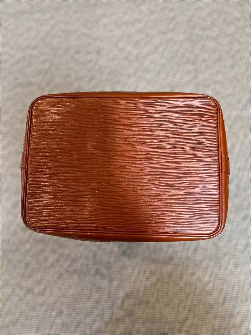 ルイヴィトン ショルダーバッグ エピ ノエ ポシェット付　 巾着型　ブラウン