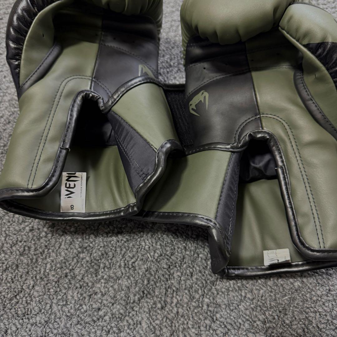 Venum Elite 8oz グローブ