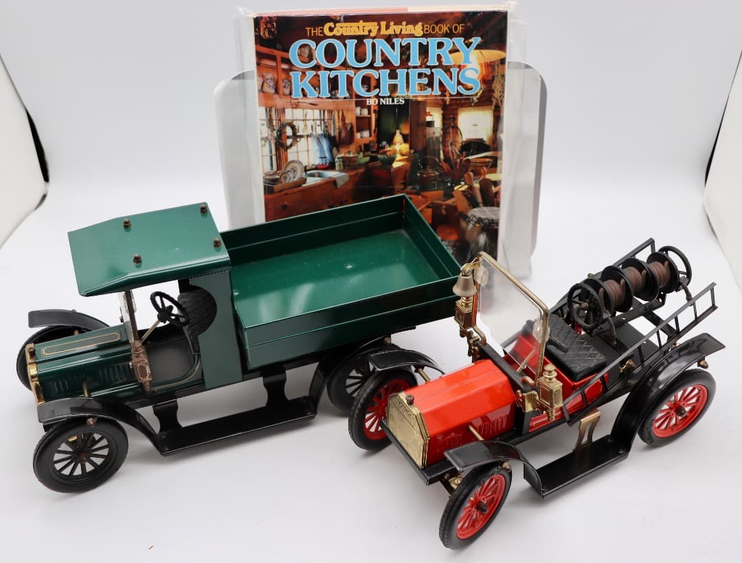 Country Kitchensとイギリスの金属模型自動車２台