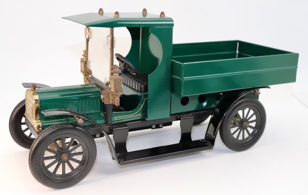 Country Kitchensとイギリスの金属模型自動車２台