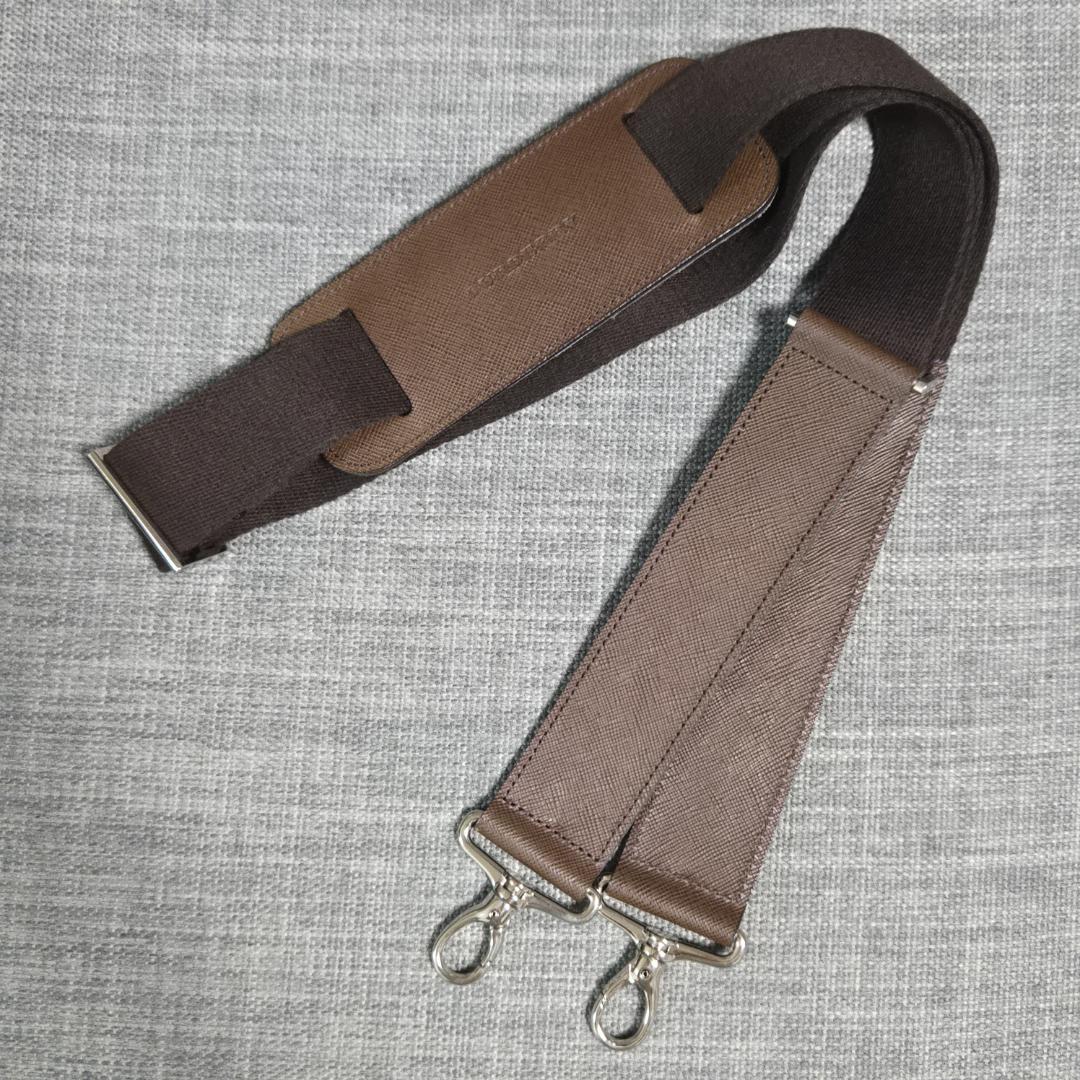BURBERRY エンボスロゴ入り レザー×ファブリック ショルダーストラップ