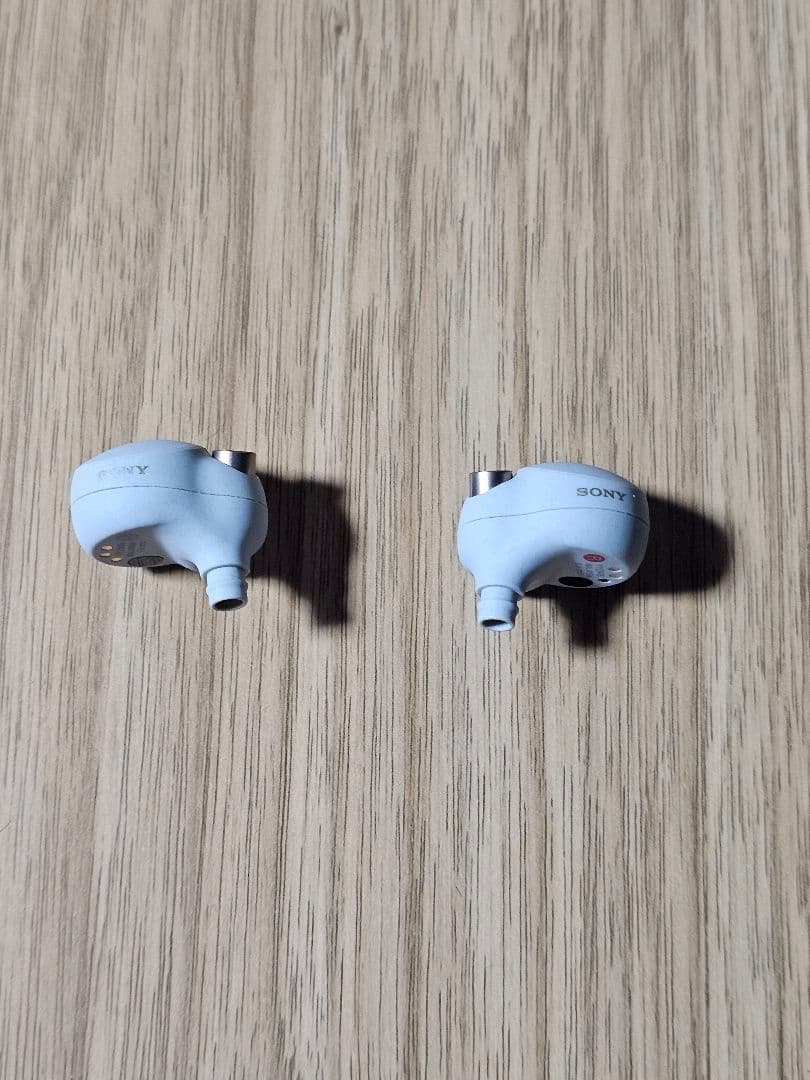 移転セール！　ケース、イヤホンバッテリー新品　wf-1000xm4 シルバー